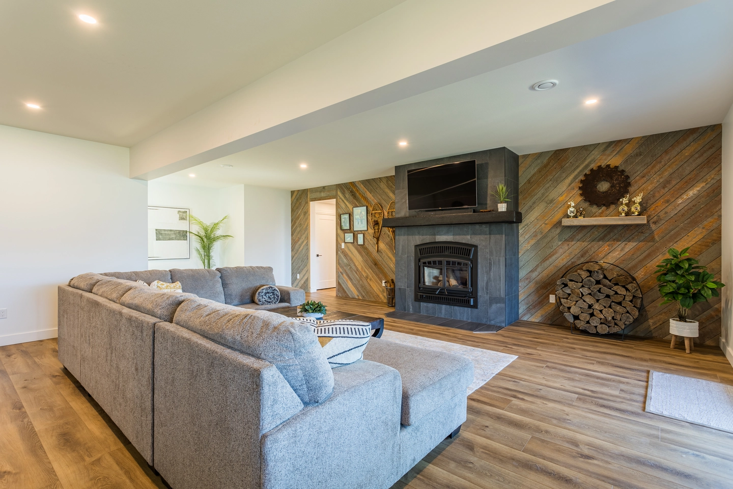 Twin Lakes Road Outdoor Living Area